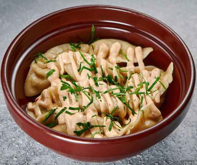 Пельмени с креветками и соусом халапеньо S